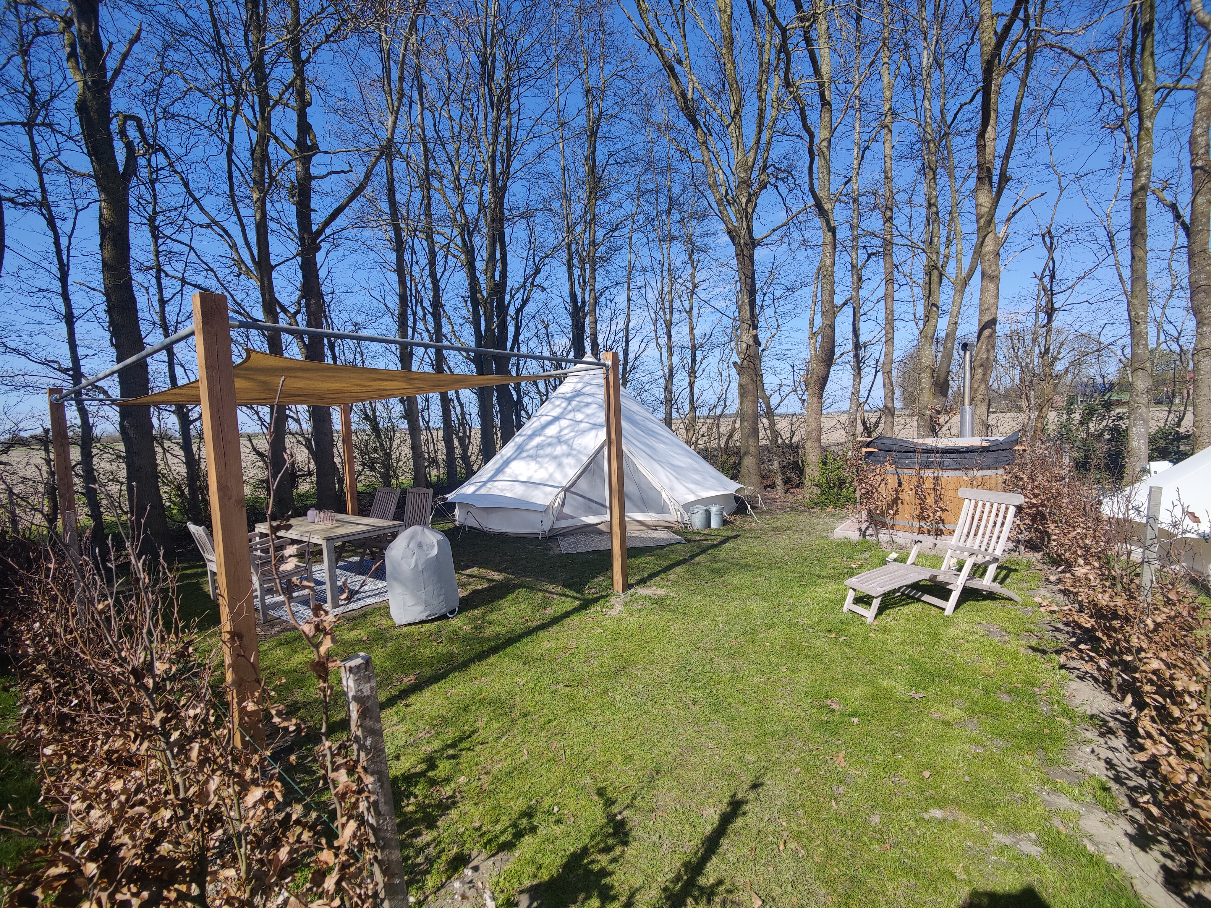 Belltent met hottub